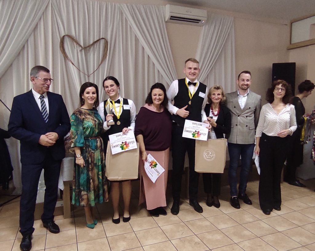 1665906718325 1665906718325