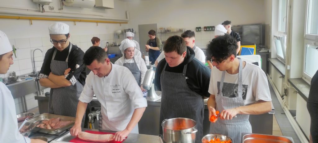 336895381_890567655583621_269288767761615466_n