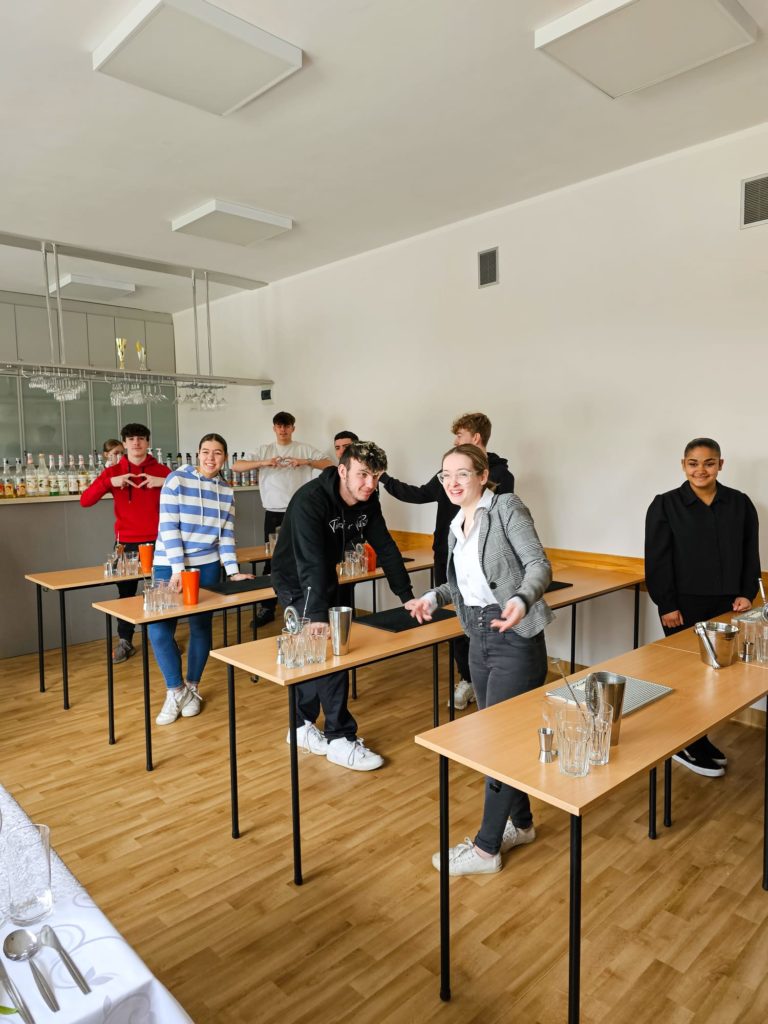 337418471_160666390203396_7735554814055210770_n