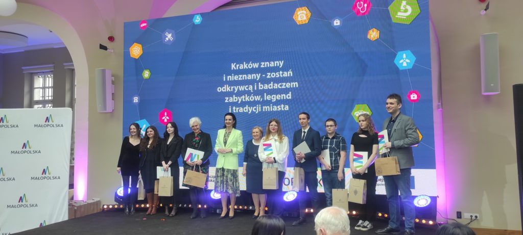 339122456_2033138566890501_1992628036018268485_n