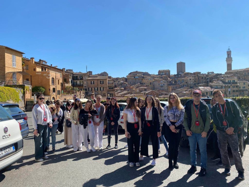 342328916_1176088863075448_8055876743991313542_n