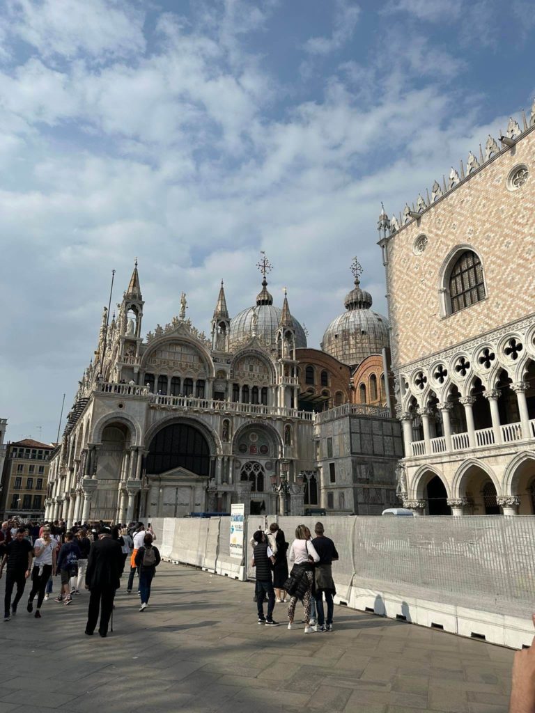 342419889_1924264267930379_4294360616398793636_n